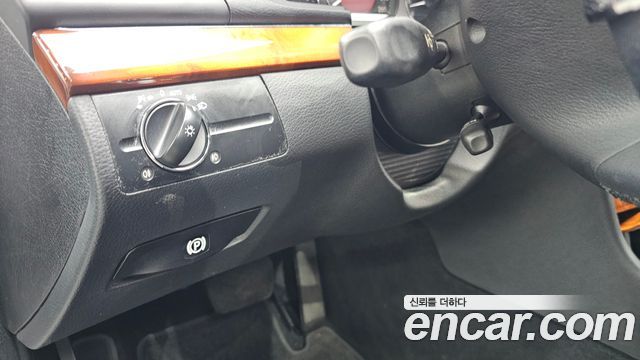 Mercedes-Benz E-Class 2009 — photo 18