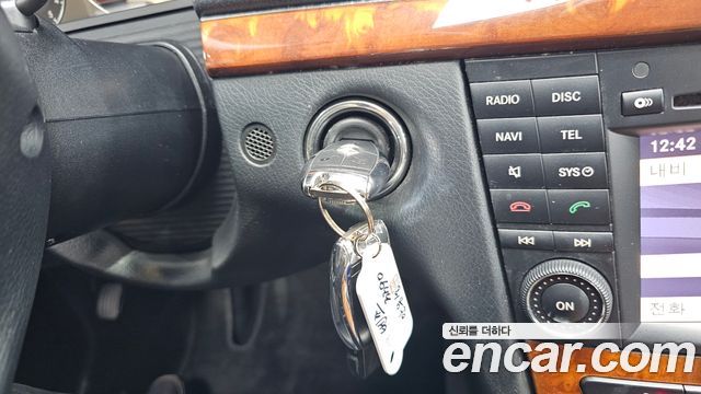 Mercedes-Benz E-Class 2009 — photo 19