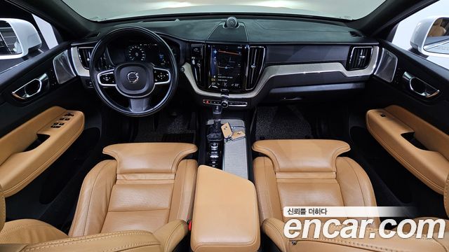 Volvo XC60 2020 — photo 10