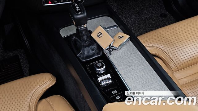 Volvo XC60 2020 — photo 12