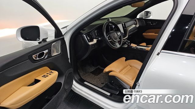 Volvo XC60 2020 — photo 13