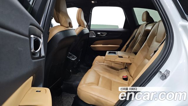 Volvo XC60 2020 — photo 17
