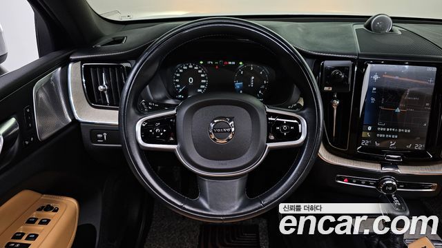 Volvo XC60 2020 — photo 18