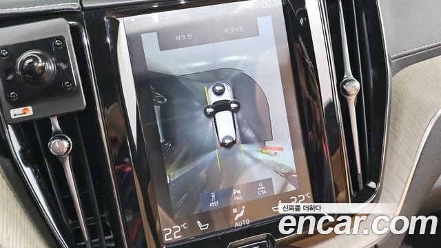 Volvo XC60 2020 — photo 21