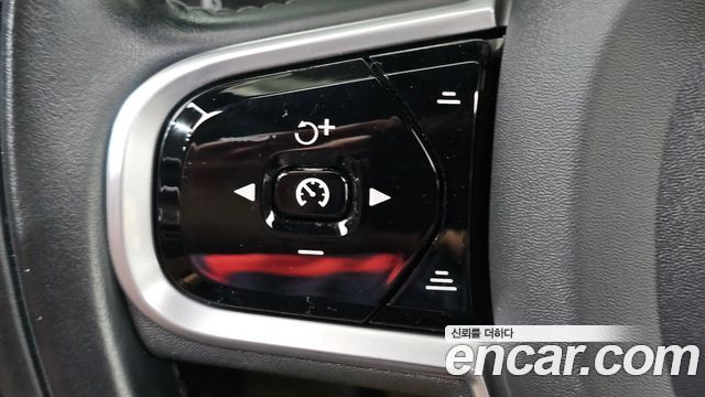 Volvo XC60 2020 — photo 24