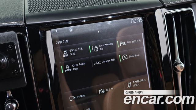 Volvo XC60 2020 — photo 25