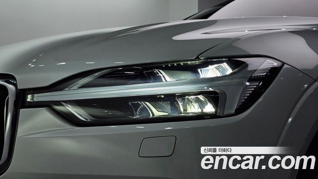 Volvo XC60 2020 — photo 8