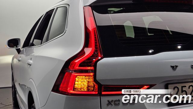 Volvo XC60 2020 — photo 9
