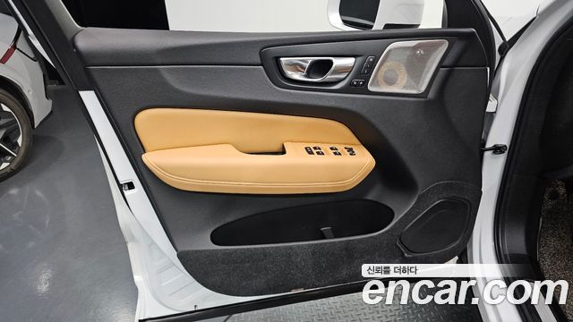 Volvo XC60 2020 — photo 14