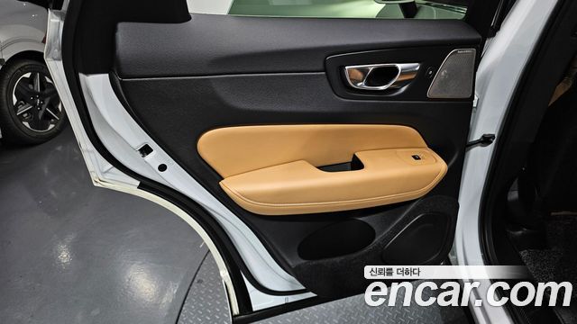 Volvo XC60 2020 — photo 15