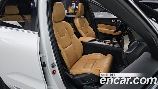 Volvo XC60 2020 — photo 16