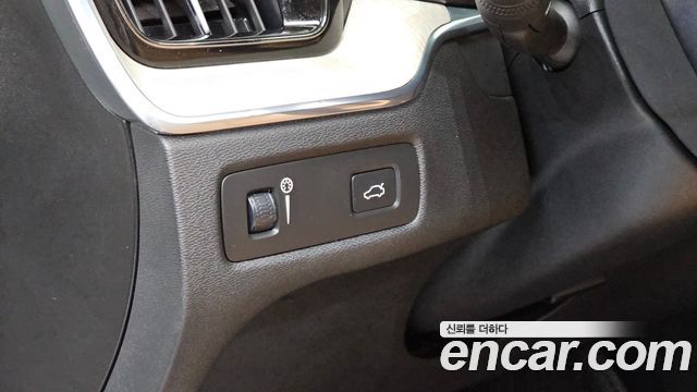 Volvo XC60 2020 — photo 30
