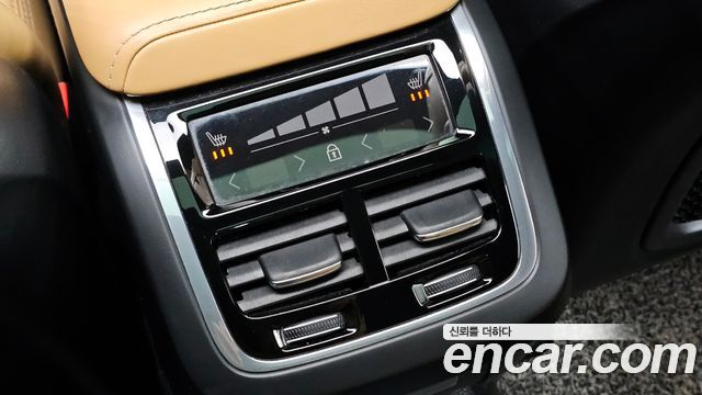 Volvo XC60 2020 — photo 31
