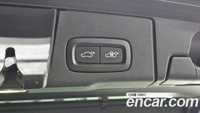 Volvo XC60 2020 — photo 34