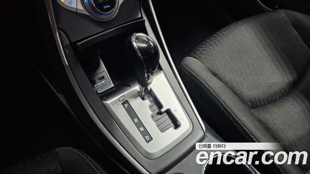 Hyundai AVANTE 2012 — photo 9