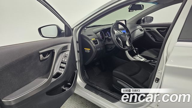 Hyundai AVANTE 2012 — photo 10