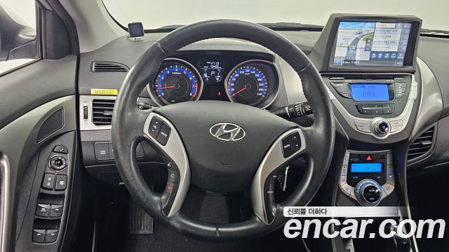 Hyundai AVANTE 2012 — photo 12