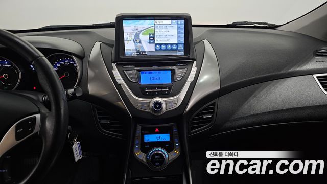 Hyundai AVANTE 2012 — photo 13