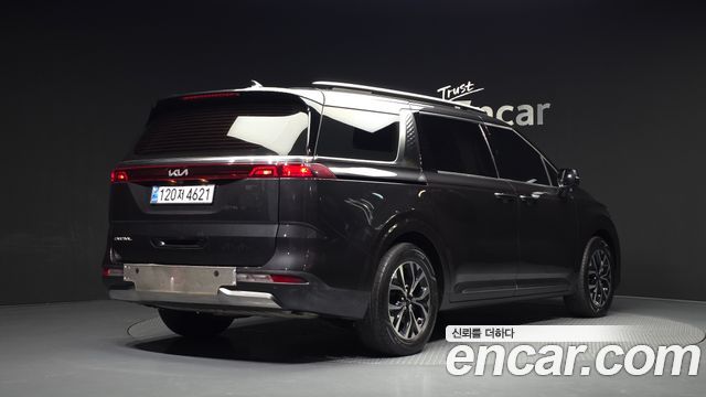 Kia Canival 2023 — photo 2
