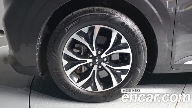 Kia Canival 2023 — photo 5