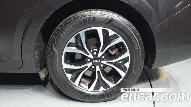 Kia Canival 2023 — photo 7