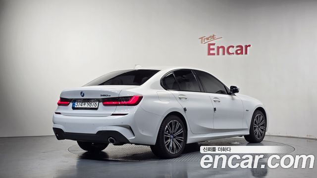 BMW 3-Series 2022 — photo 2