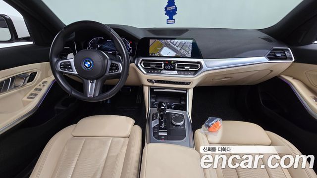BMW 3-Series 2022 — photo 10