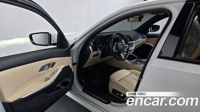 BMW 3-Series 2022 — photo 13