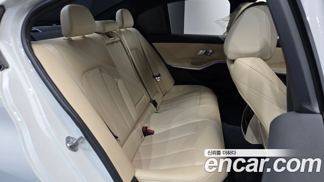 BMW 3-Series 2022 — photo 17