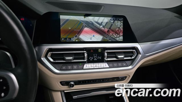 BMW 3-Series 2022 — photo 19