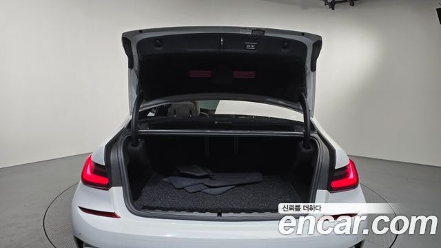 BMW 3-Series 2022 — photo 24