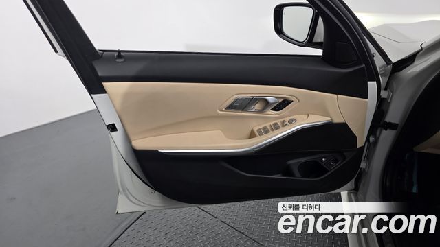 BMW 3-Series 2022 — photo 14