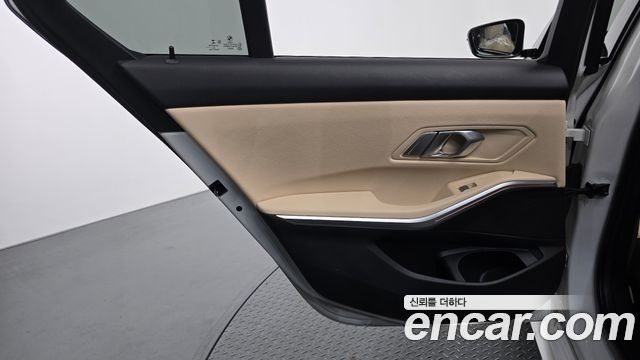 BMW 3-Series 2022 — photo 15