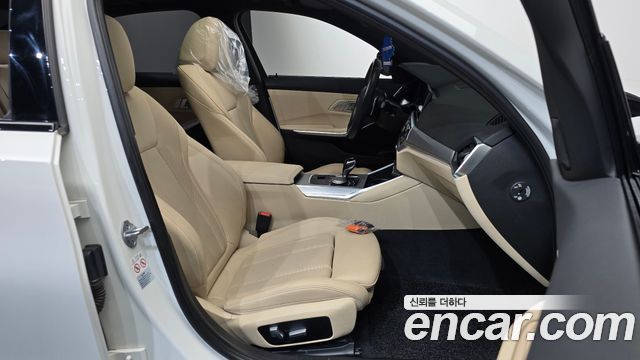 BMW 3-Series 2022 — photo 16