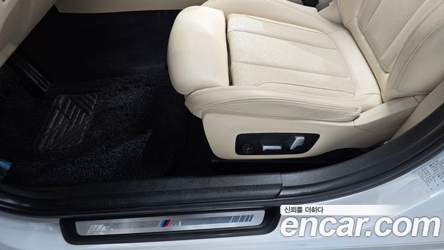 BMW 3-Series 2022 — photo 29