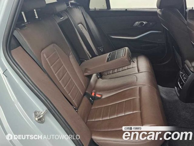 BMW 3-Series 2023 — photo 12