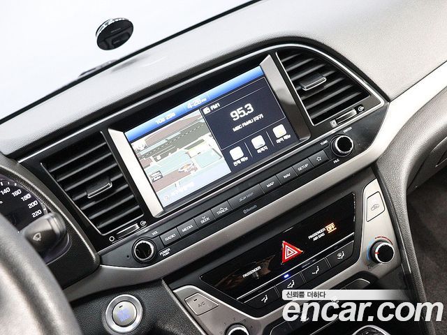 Hyundai AVANTE 2018 — photo 8