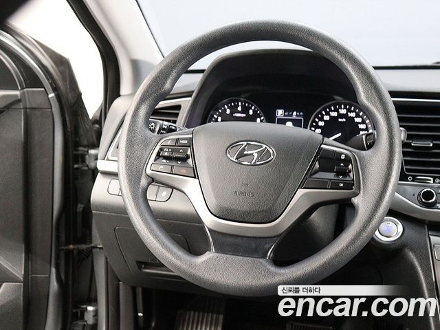 Hyundai AVANTE 2018 — photo 16