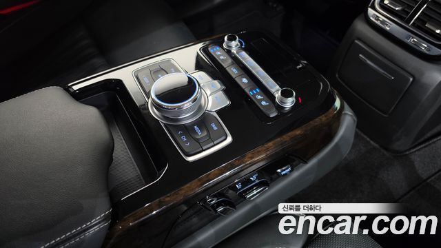 Genesis G90 2019 — photo 18