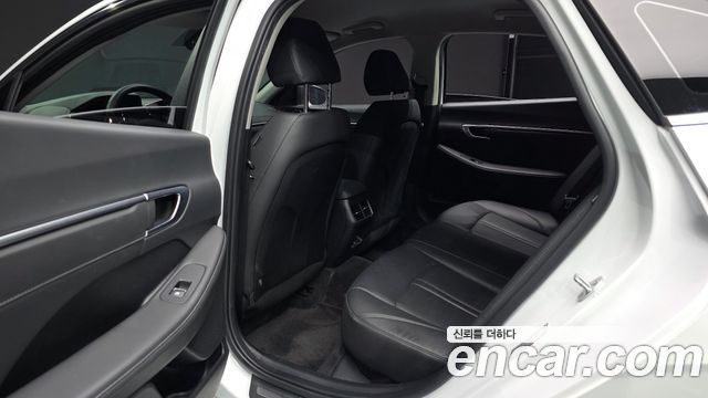 Hyundai Sonata 2022 — photo 18