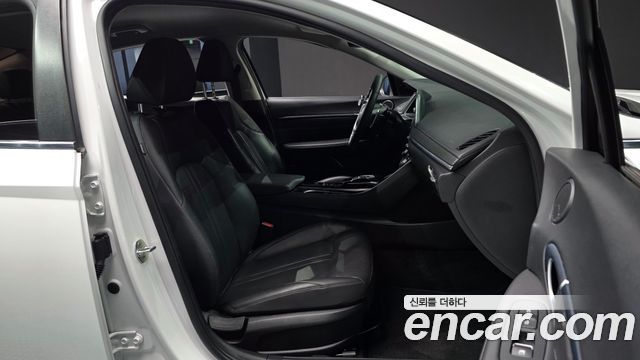 Hyundai Sonata 2022 — photo 16