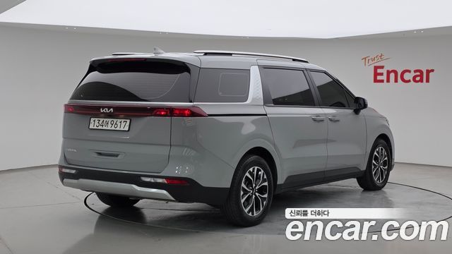 Kia Canival 2023 — photo 2