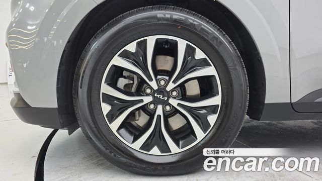 Kia Canival 2023 — photo 5