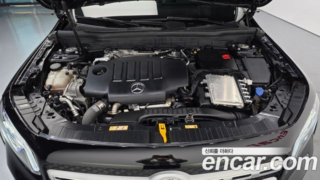 Mercedes-Benz GLB-Class 2021 — photo 6