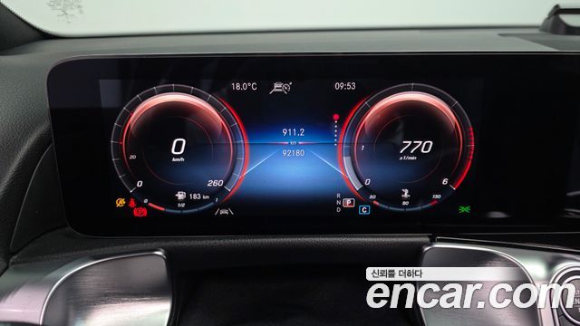 Mercedes-Benz GLB-Class 2021 — photo 11