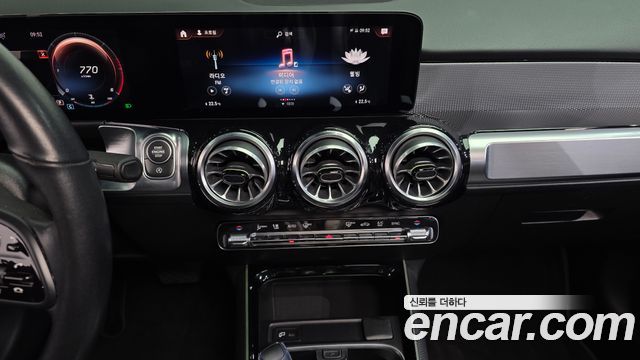 Mercedes-Benz GLB-Class 2021 — photo 20