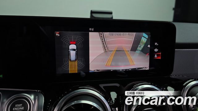 Mercedes-Benz GLB-Class 2021 — photo 21