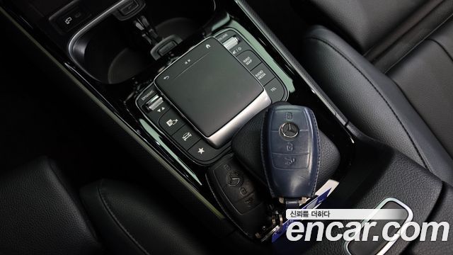 Mercedes-Benz GLB-Class 2021 — photo 23
