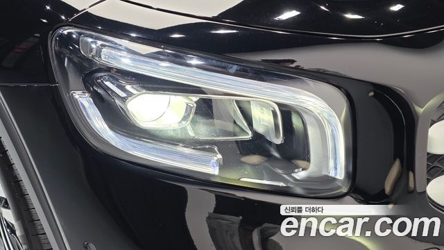 Mercedes-Benz GLB-Class 2021 — photo 8