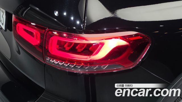 Mercedes-Benz GLB-Class 2021 — photo 9
